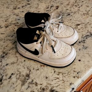Toddler boy Nikes size 7